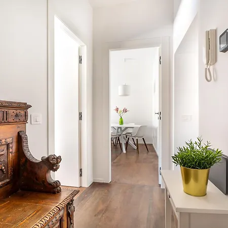 Iflat Bright Brand New 2-bedroom In Monti Apartment *
